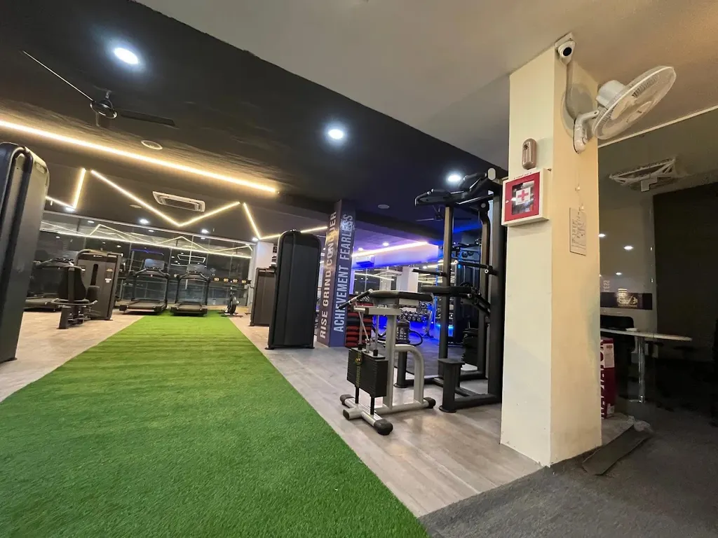 VIBES FITNESS GYM powered by cult.sport — Yoga in Sector 24
