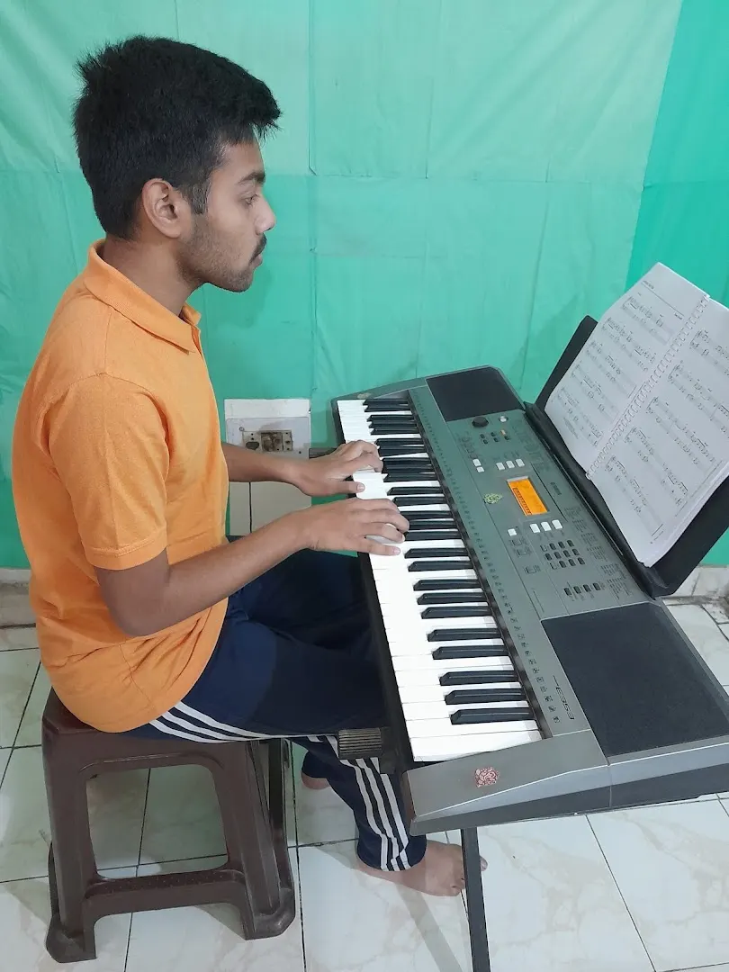Suvaditra Piano Classes — Music in Sahibabad