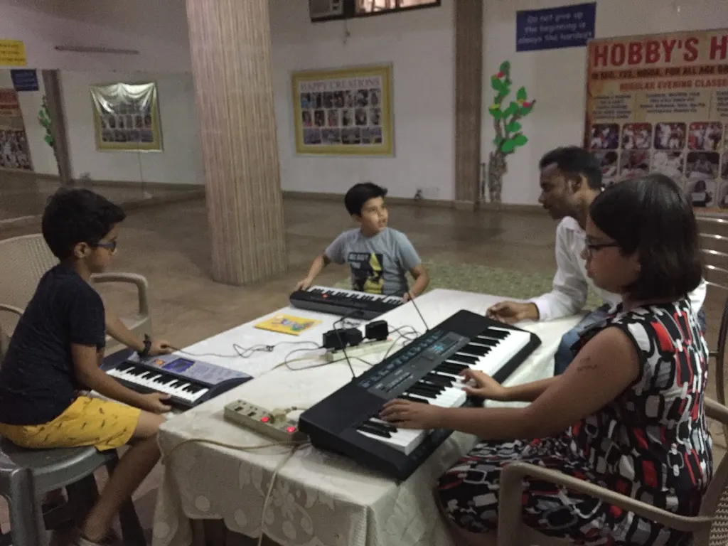 Guitar , Keyboard/Casio , Music Instruments — Music in Sector 122
