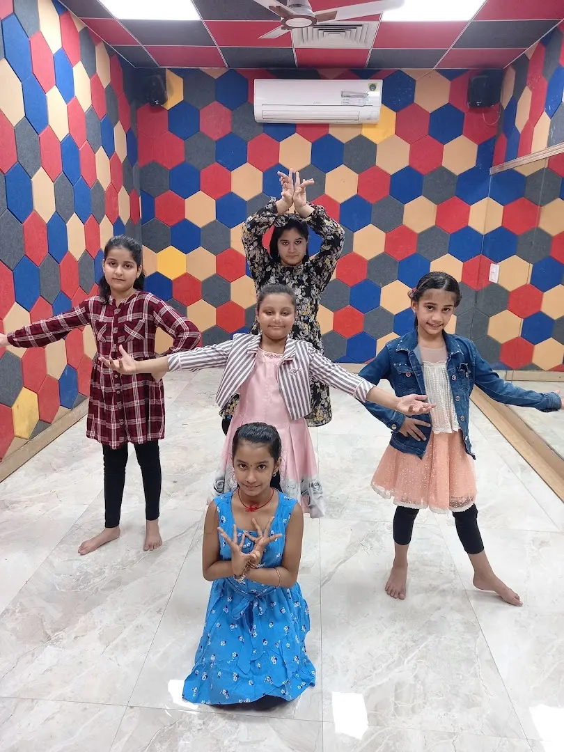 Amrapaali Kala Peeth — Dance in Dwarka