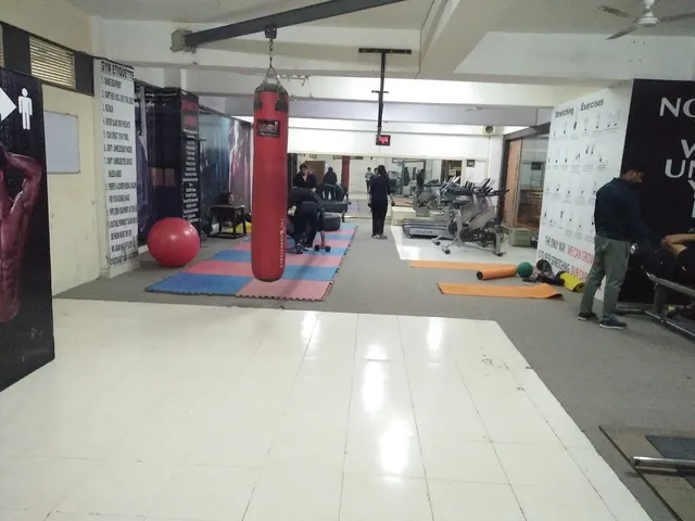 Strong - The fitness squad