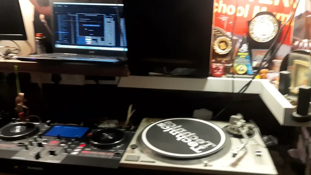 Splinters Dj School-Dj Courses-Dj Services-karaoke Parties. — Music in Mahim