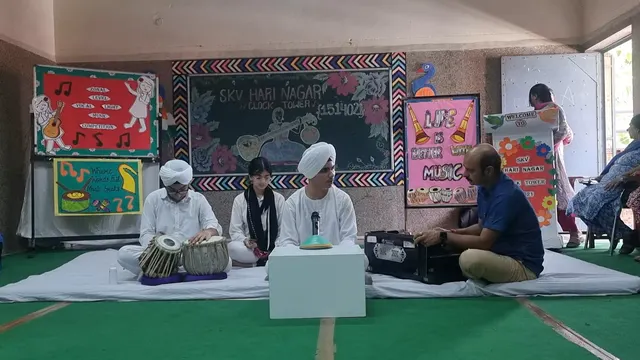 Dr Manoj Kumar Jha Vocal Classes Music Teacher New Delhi India — Music in Param Puri