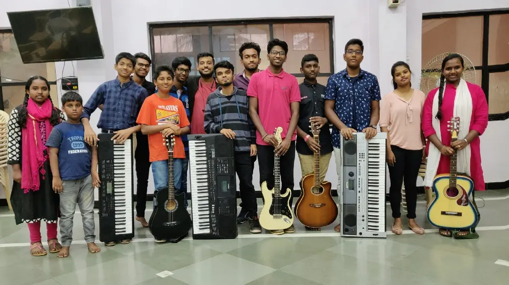 Music Stop Online — Music in Singasandra