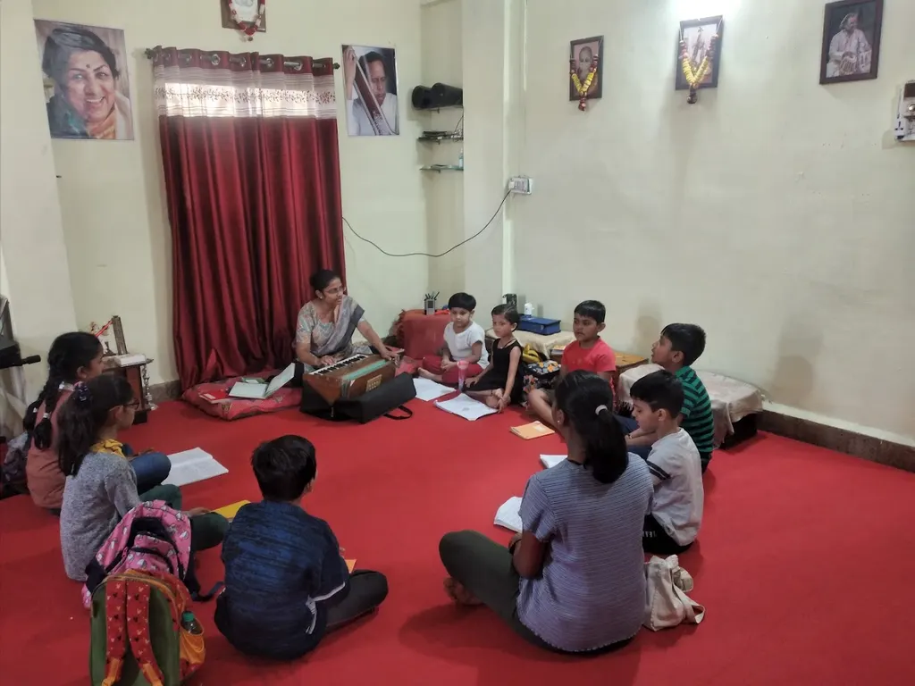 Sumadhur Sangeet Vidhyalay — Music in Hadapsar