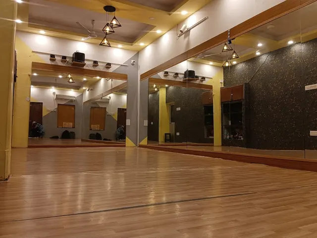 Corecraft & Beauty Studio — Dance in Paschim Putiary