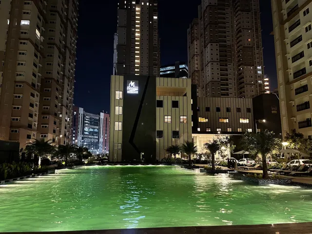 Swimming Pool, Prestige High Fields స్విమ్మింగ్ ఫూల్, ప్రెస్టేజ్ హై ఫీల్డ్స్ — Swimming in Financial District