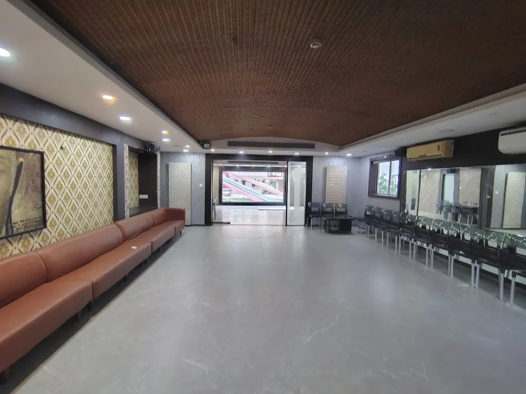 Barsana Club — Swimming in Beleghata