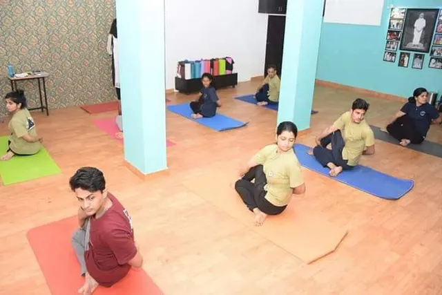 Naturopathy,Yoga and Acupressure — Yoga in Mansarovar