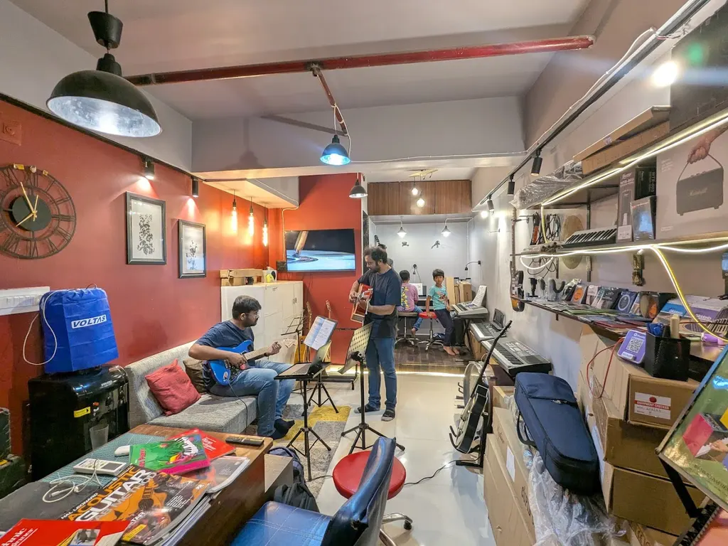 Maroon Music Shop & Classes — Music in Sargasan