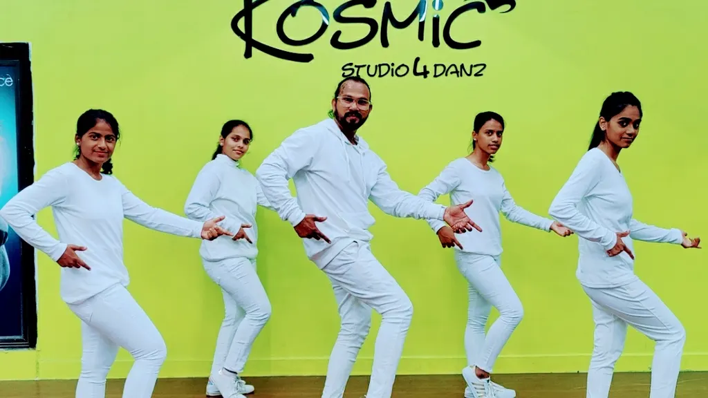 Kosmic Studio 4 Danz Padmarao Nagar — Dance in Padmarao Nagar