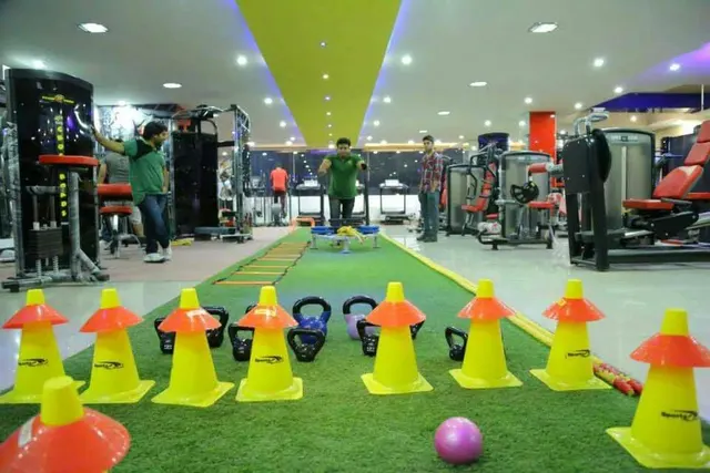 Cross Roads Gym Fitness & Health Studio