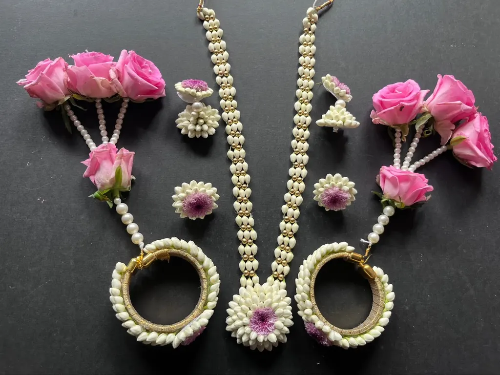 Caught In A Knot Fresh — Art & Craft in Pimpri Colony
