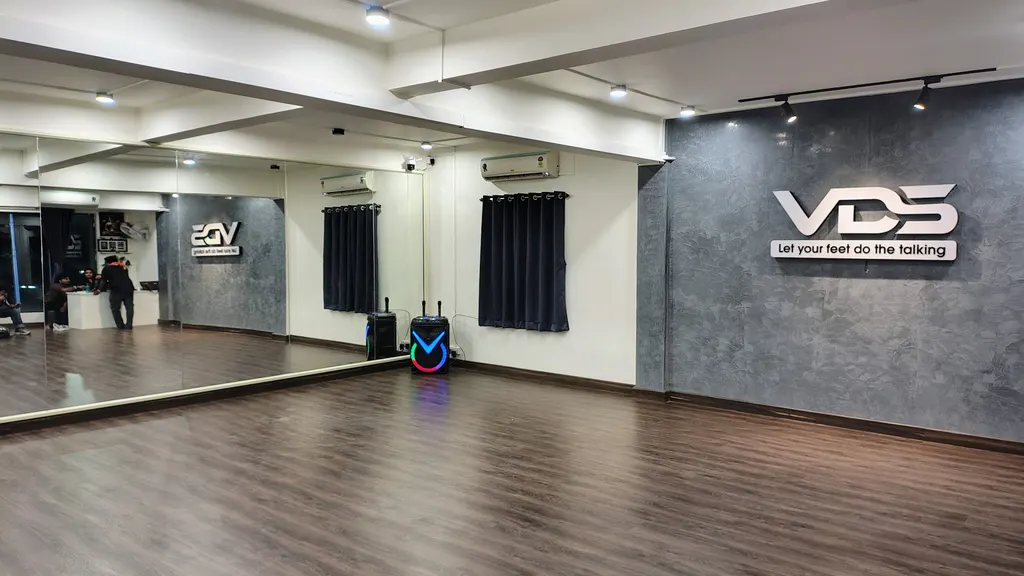 Vcrew Dance Studio — Dance in Tondiarpet