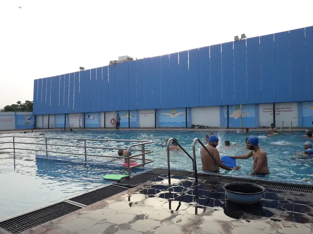 Taran Taal — Swimming in Shastri Nagar