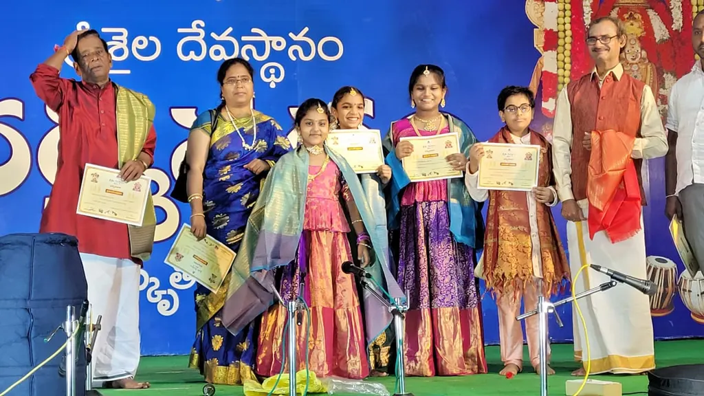 SRADHA MULTI KENDR — Art & Craft in Old Bowenpally