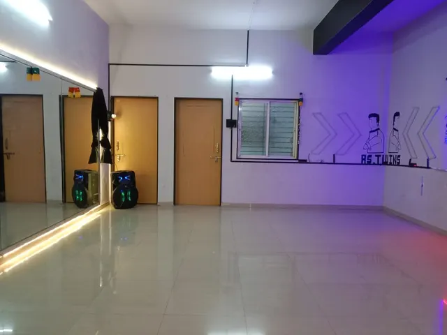 AS TWINS DANCE COMPANY — Dance in Katraj