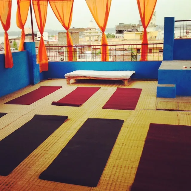 Vasistha Yoga Center — Yoga in Shivala