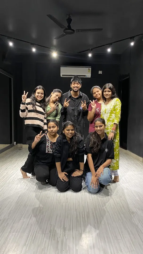 HOUSE OF MOVES STUDIO — Dance in Tiljala