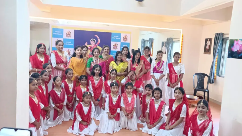 Narayani Sangeet Vidyalay (Manjari) — Music in Manjari Budruk