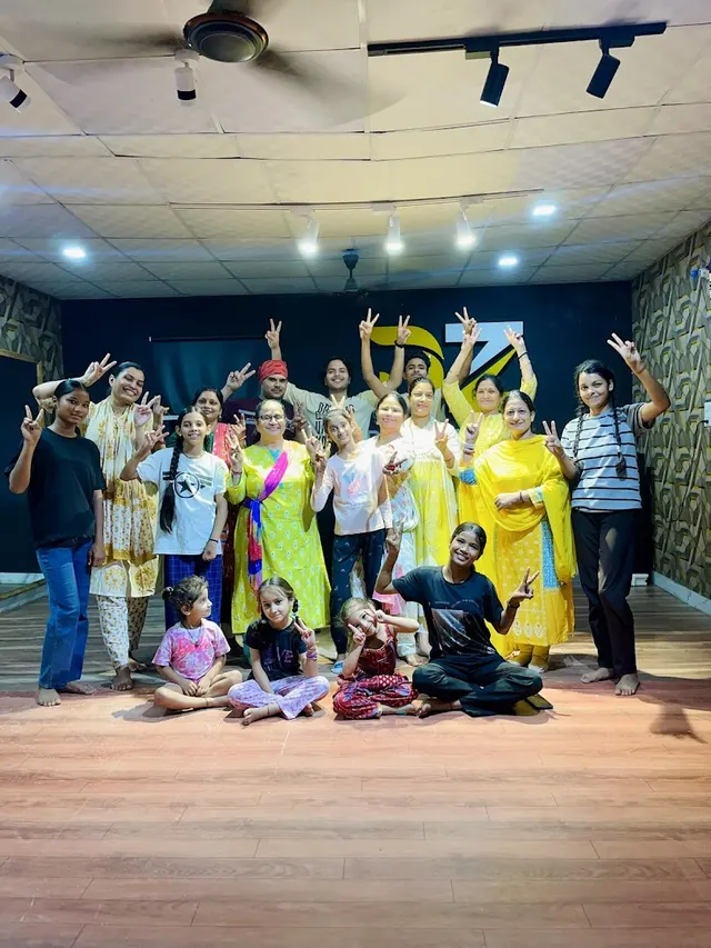 Danceholic zone — Dance in Heerawala