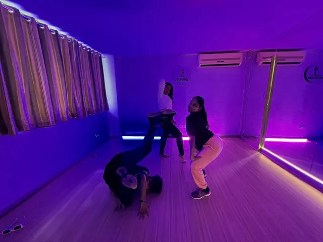 One Move Dance Academy — Dance in Charu Market
