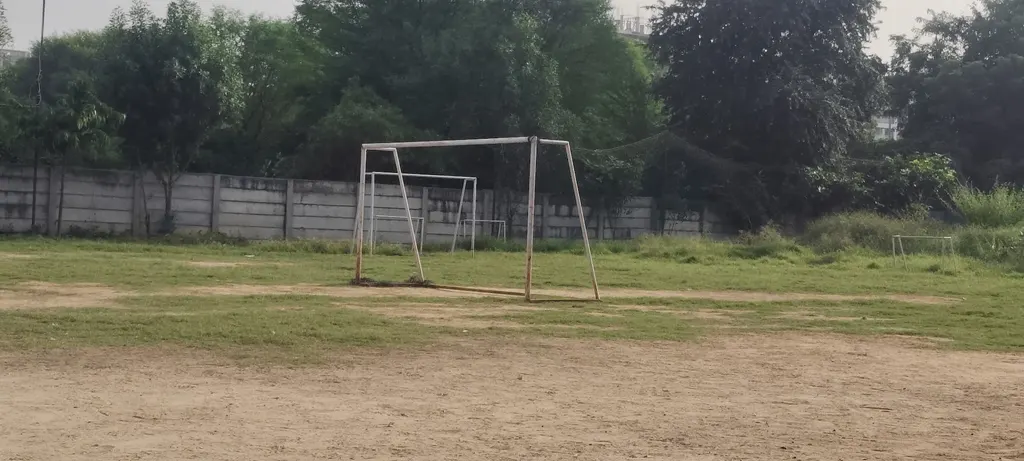 OLD MOONSTAR MANCHESTER SPORTS ACADEMY — Football in Nana Chiloda
