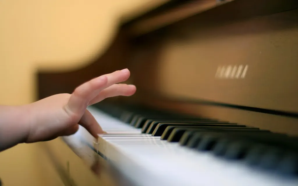 Angel Music — Music in Nigdi