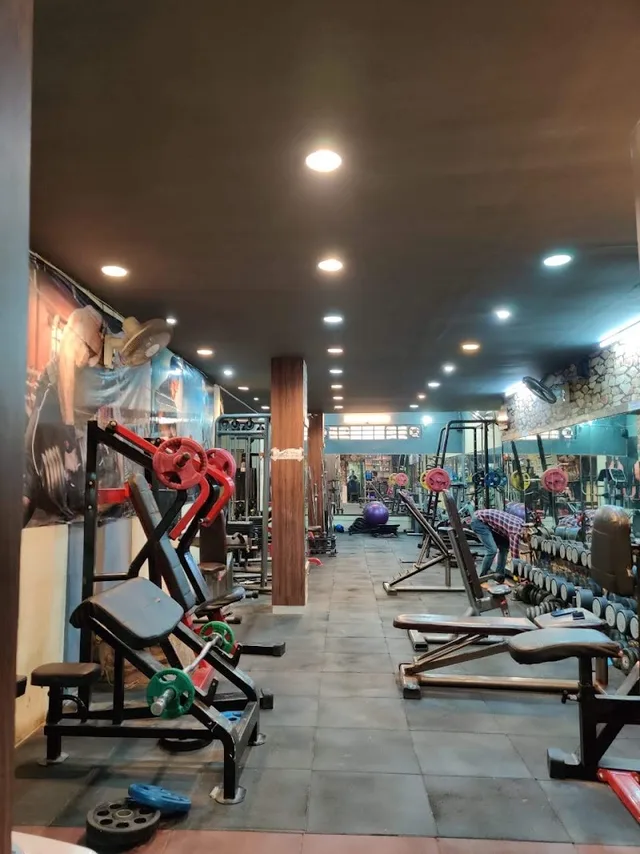 Cuts & Curves - Unisex Gym