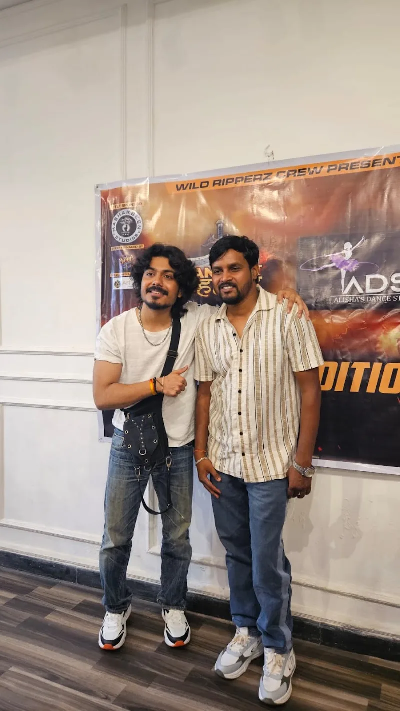 The beat box dance school — Dance in Ravi Steel