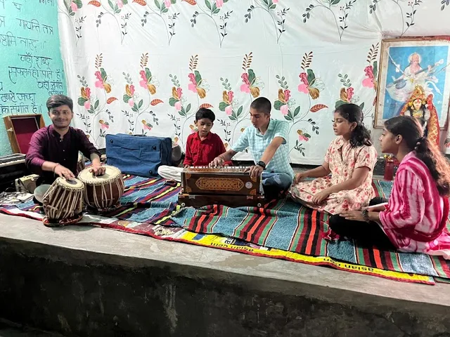Bhartee Kala Kendr — Yoga in Ratu