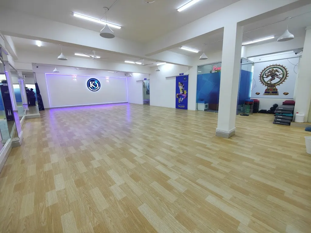 Kosmic Studio 4 Danz New Nallakunta — Dance in New Nallakunta