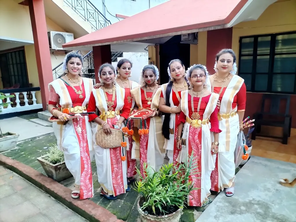 Swastika kalakendra — Dance in Haltu