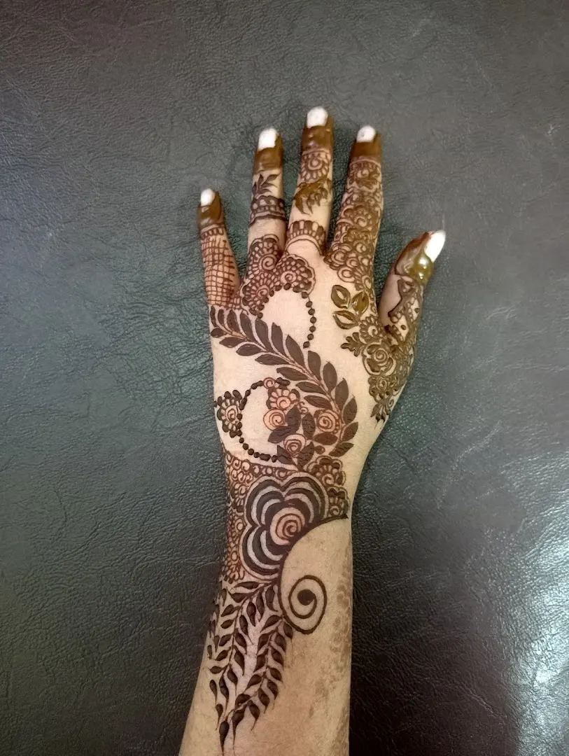 Trisha mehndi artist & classes — Art & Craft in Chinchwad