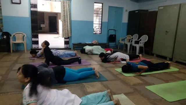 RANI LAXMI MANDAL YOG SADHANA VARGA — Yoga in Sadashiv Peth