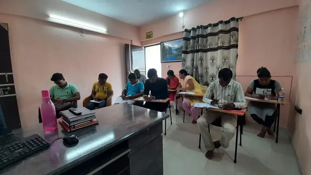 Trade Art Share Market Classes — Art & Craft in Hadapsar