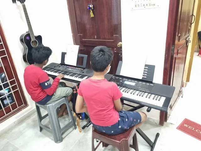 Chennai Music School Keyboard Guitar Violin Drums — Music in Anna Nagar