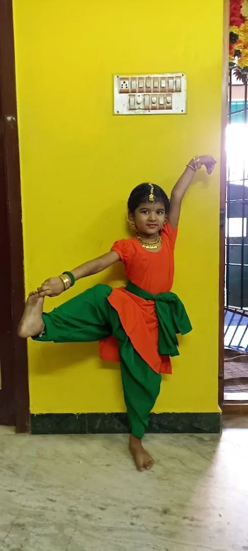 Kadhiralaya — Dance in Vyasarpadi