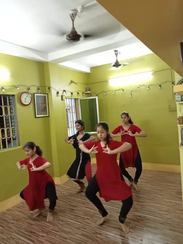 Nrityanjali (নৃত্যাঞ্জলি ) Punam Das — Dance in Machuabazar