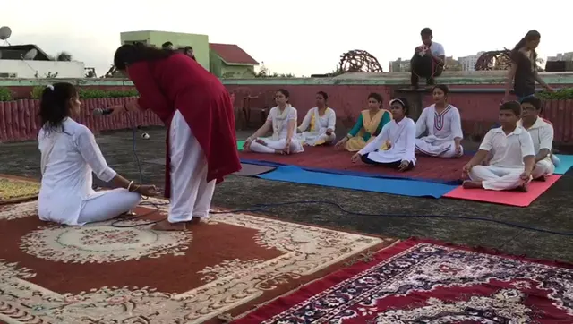 Asanas — Yoga in Paschim Barisha