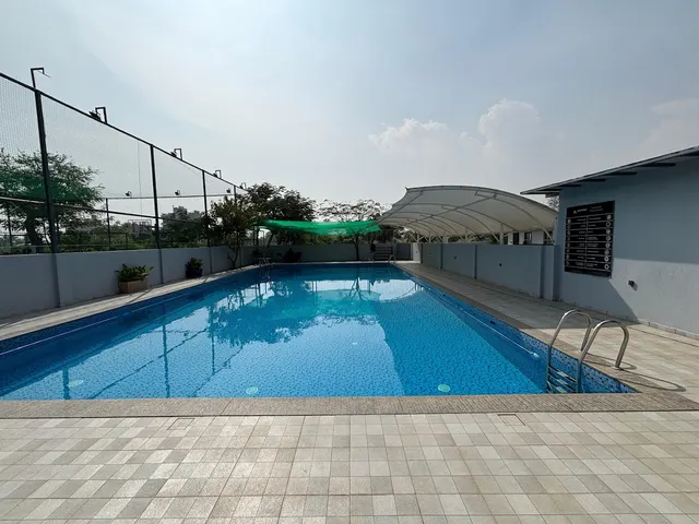 Michael Phelps Swimming at Aspire Sports Club, Manjari — Swimming in Manjri Bk
