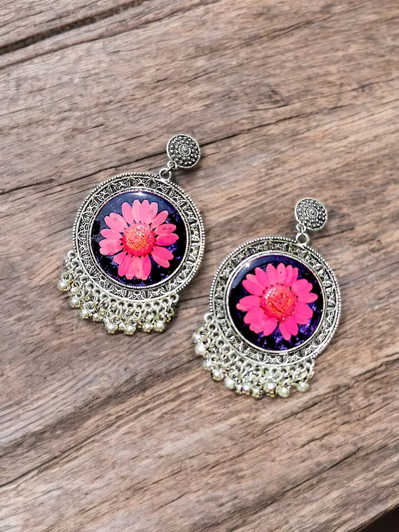 Resin Artist Pooja — Art & Craft in Mahalgaon
