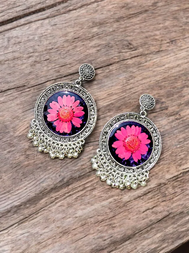 Resin Artist Pooja — Art & Craft in Mahalgaon