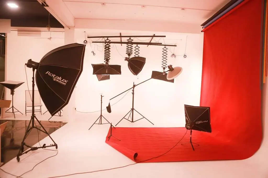 Acting Institute in Hyderabad Livewires The Media Institute — Theatre & Drama in Banjara Hills