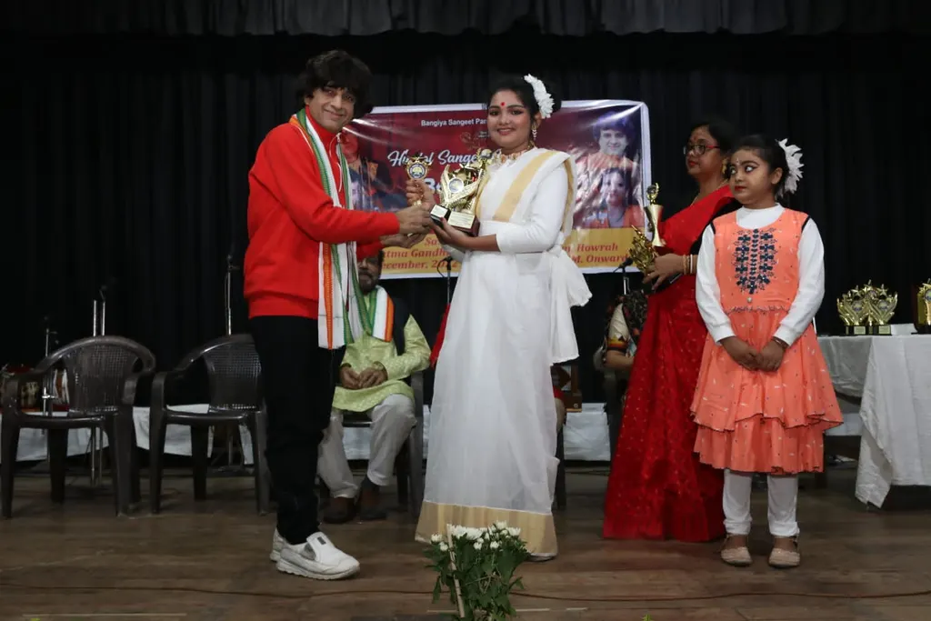 Hindol Sangeet Kalakendra — Music in HANSKHAI POAL