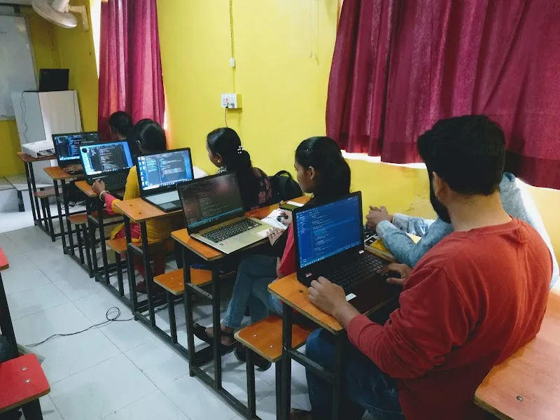 KnowOn Code Academy — Coding & Robotics in Lalpur