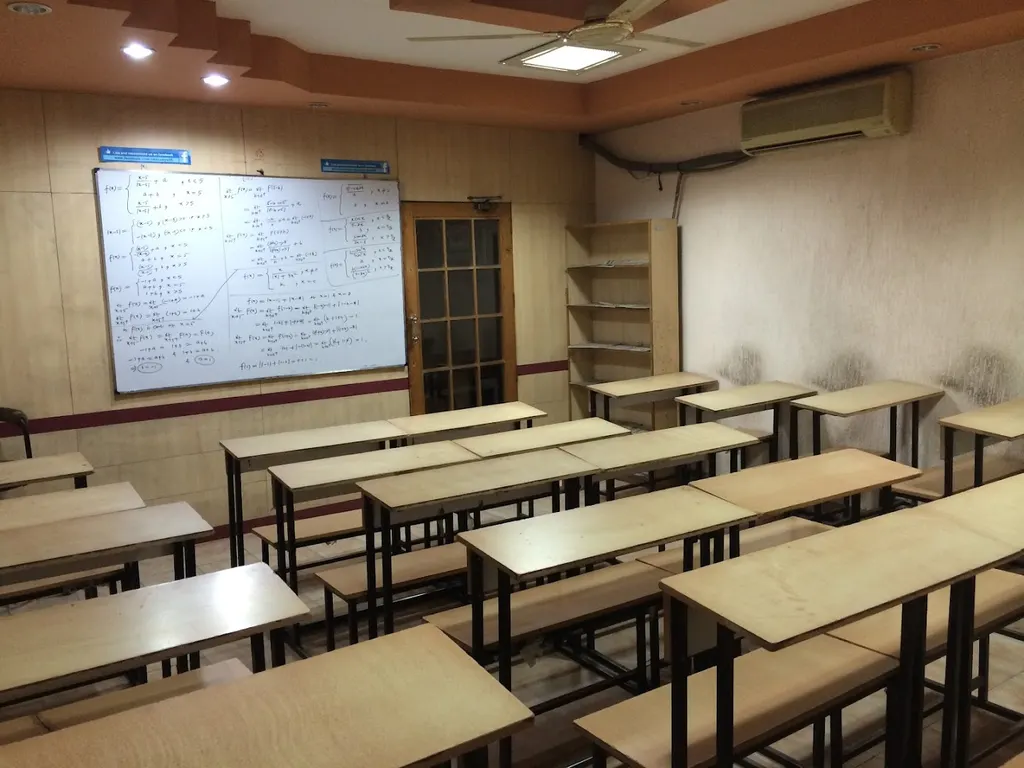 Chanakya Institute — Art & Craft in Sector 35