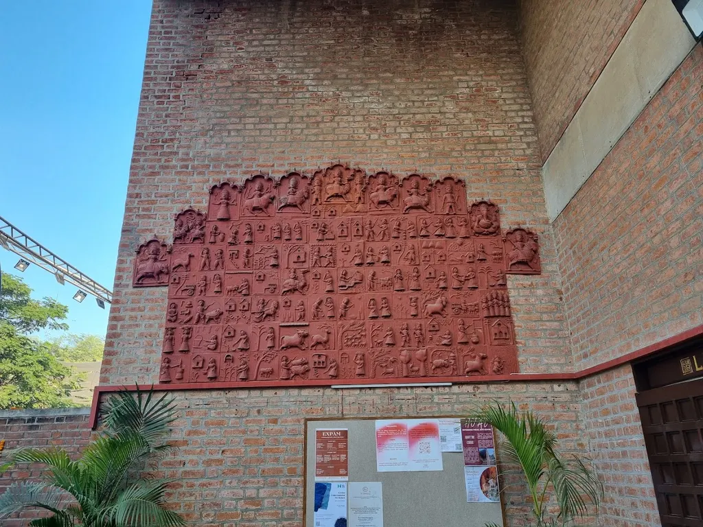 Hutheesing Visual Art Centre — Art & Craft in Navrangpura