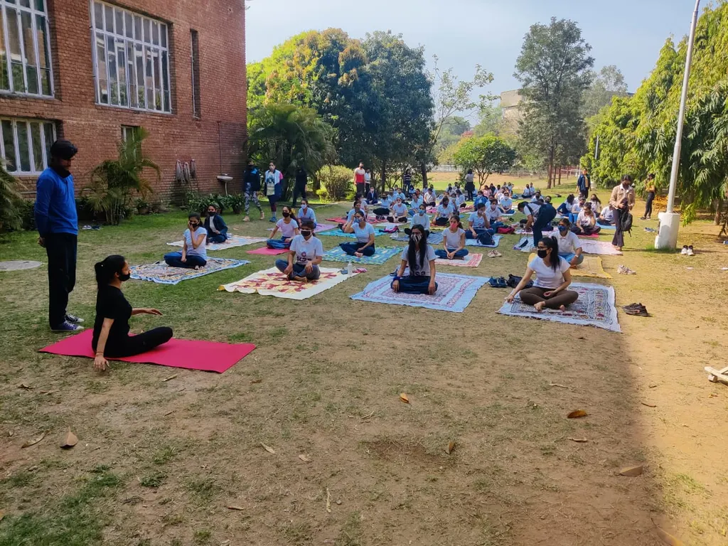 Manwithmat — Yoga in Sector 59