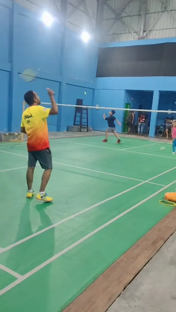 SHUTTLE POINT BADMINTON ACADEMY. — Badminton in Golf Green